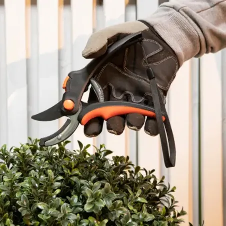 Sécateur Black&Decker® 20cm - Coupe précise et ergonomique