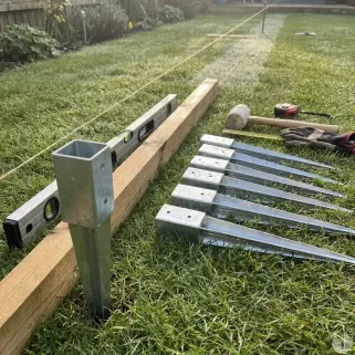 Support de poteau bois à enfoncer 7,1x7,1cm - Acier galvanisé