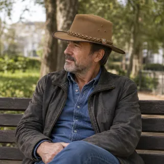 Chapeau Walker and Hawkes Cowhide Traveller cuir