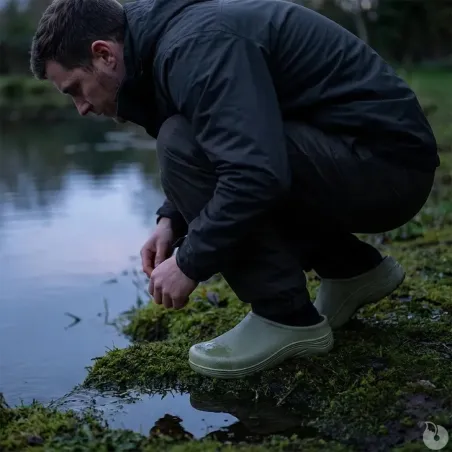 Sabots en plastique vert pour homme - Confort et légèreté