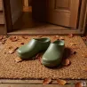 Sabots en plastique vert pour homme - Confort et légèreté