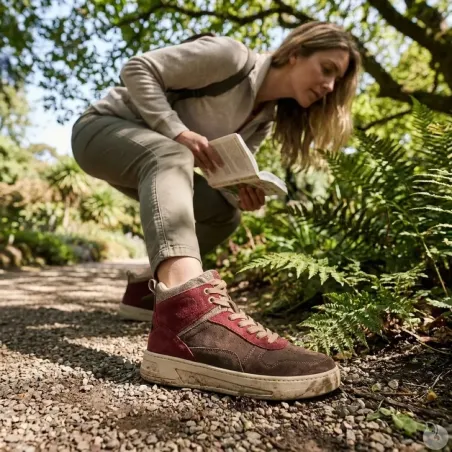Baskets montantes femme bordeaux et vert | Look urbain confortable