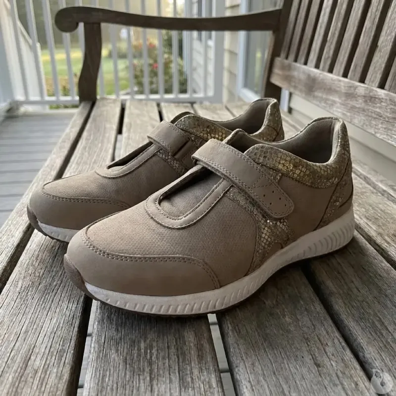 Baskets à scratch Doka en cuir beige pour femme - Ayoka