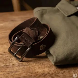 Ceinturon cuir marron avec sanglier décoratif