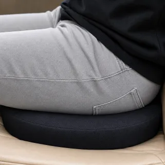 Assise pivotante en gel et mousse mémoire de forme 360° - Noir