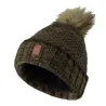 Bonnet pompon vert en tricot recyclé