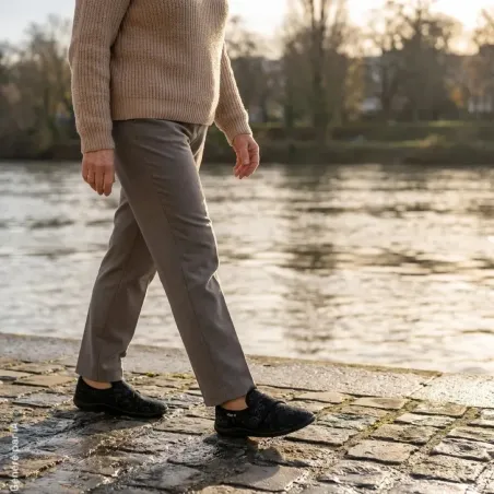 Chaussons Zulip Noirs à Scratch pour Femme - Confort et Style