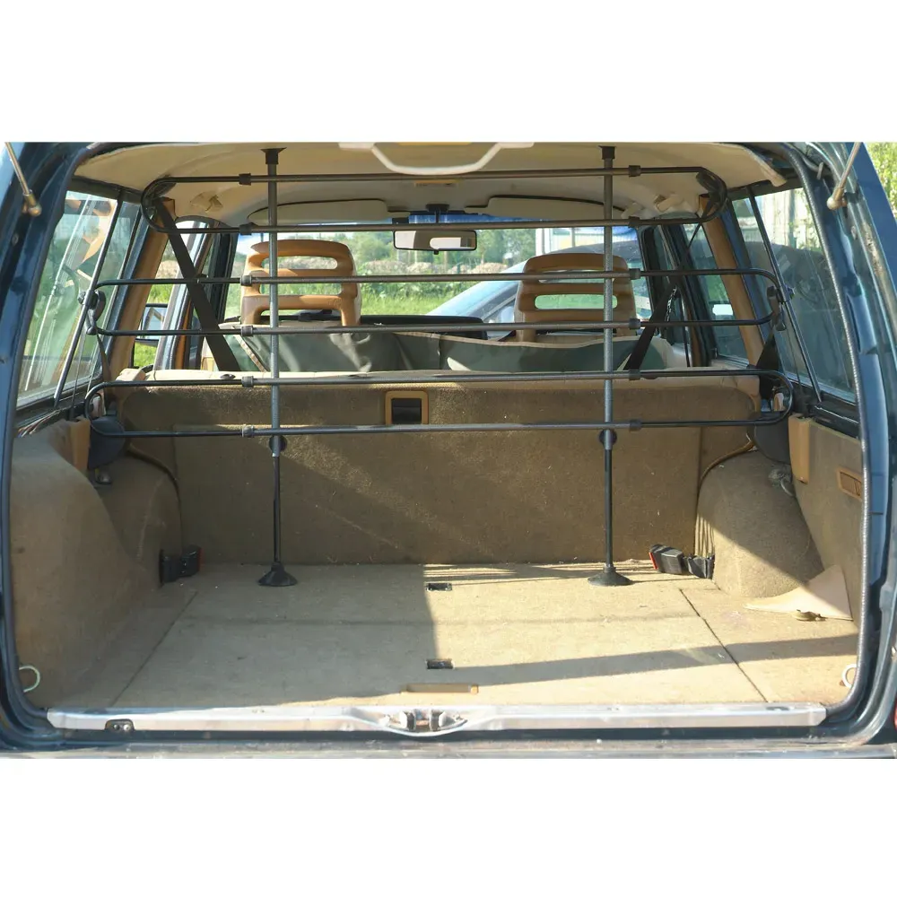 Barre pare-chien réglable adaptée aux breaks et 4 × 4