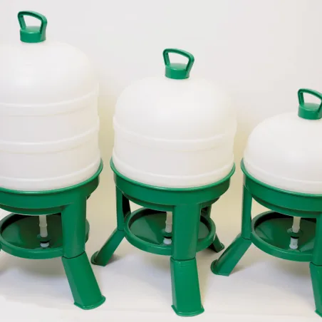 Abreuvoir sur pieds plastique 20L, 30L ou 40L Gaun Abreuvoir sur pieds plastique 20L, 30L ou 40L Gaun