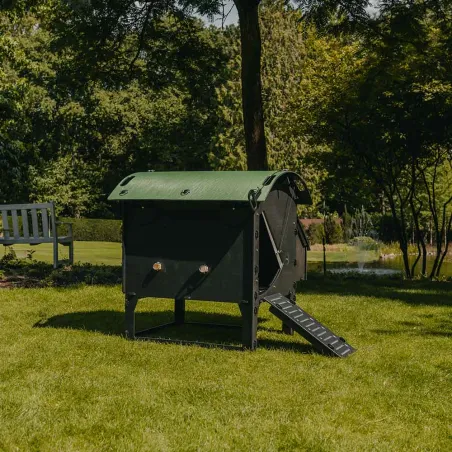 Poulailler sur pieds en plastique recyclé 5 à 9 poules