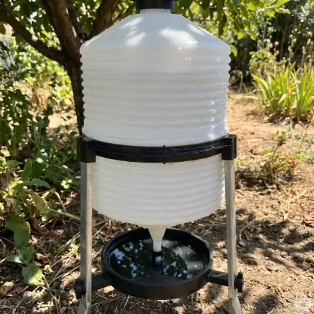 Abreuvoir volaille plastique sur pieds 30 L River Systems