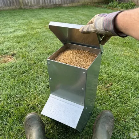 Mangeoire à trémie galvanisée 7 kg 17 x 18 x 39 cm