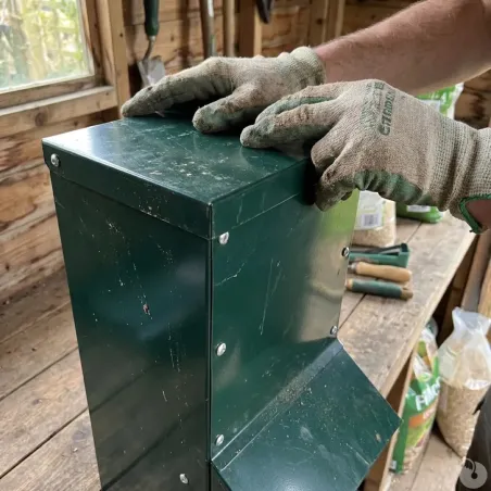 Mangeoire anti gaspillage galvanisée peinture epoxy verte 7 kg