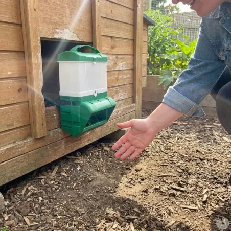 Mangeoire BEC anti-gaspillage 10 Kg fixation grillage et murale