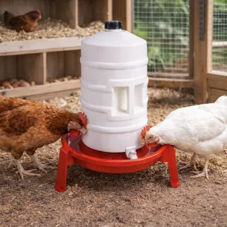 Abreuvoir fût plastique 20L avec poignée et pieds - Rouge et blanc - NOVITAL