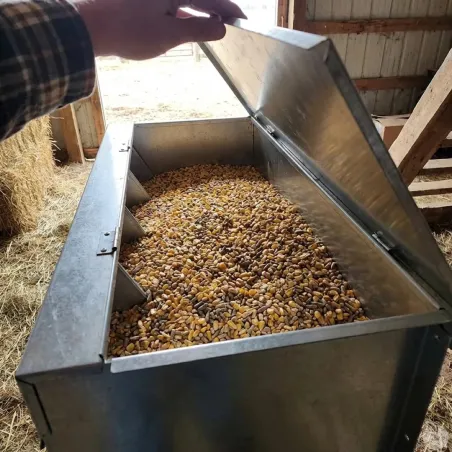 Mangeoire 25 kg 4 compartiments métal 46 x 17 x 40 cm