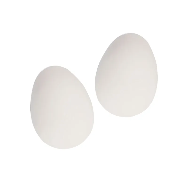 Lot de 2 oeufs factices caoutchouc crème