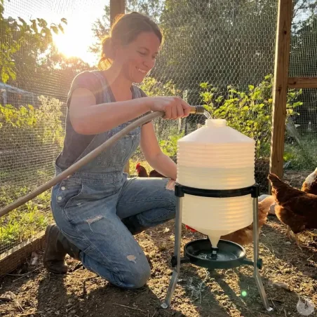 Abreuvoir volaille plastique sur pieds 30 L River Systems