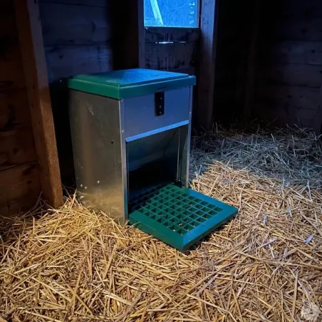 Mangeoire à trémie anti nuisibles Olba Feedomatic verte 5kg