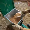 Abreuvoir métal galvanisé 30 L + Mangeoire à trémie anti nuisibles Feedomatic 20kg