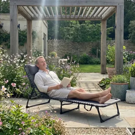 Bain de soleil pliant en acier noir - Confort et résistance