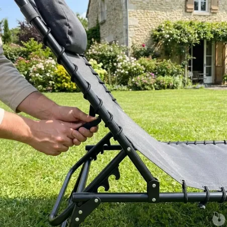 Bain de soleil pliant en acier noir - Confort et résistance