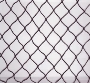 Que mettre en fond de volière extérieure ?