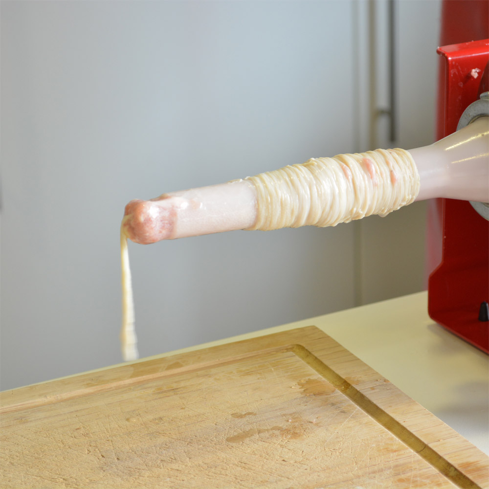 Boyau de porc étroit pour saucisse fraiche ou à cuire 32/34 par 25 mètres -  Tom Press